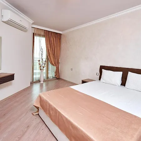 Boutique Rose Gardens 4* Πομόριε