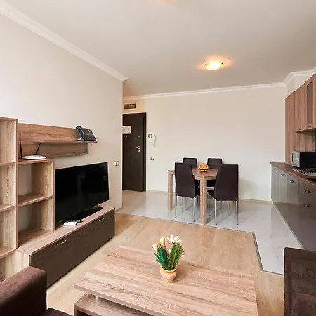 Ξενοδοχείο με διαμερίσματα Boutique Rose Gardens 4*