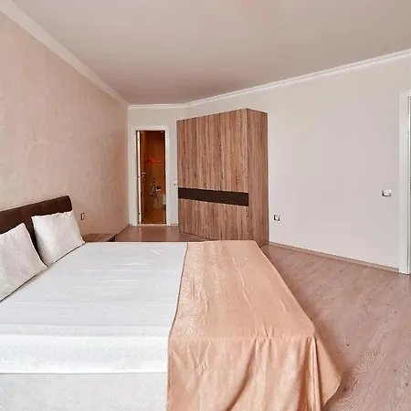 Ξενοδοχείο με διαμερίσματα Boutique Rose Gardens 4*